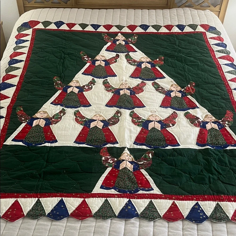 HANDMADE Angel Praying Choir Festive QUILT Scalloped Edges HOLIDAY CHRISTMAS Tre